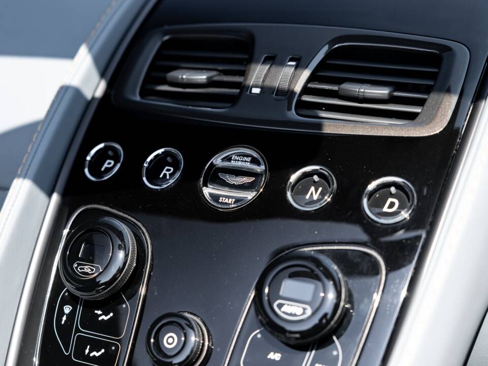 Imagen 39/57 de Aston Martin Vanquish Volante (2015)