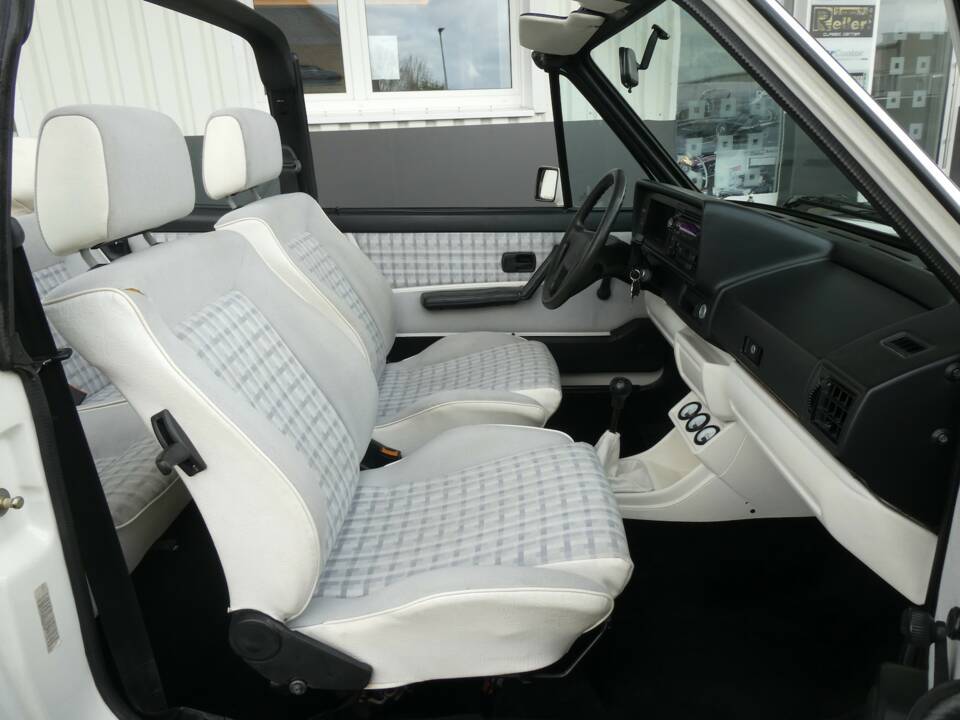 Image 13/23 of Volkswagen Golf Mk I Convertible 1.8 (1992)