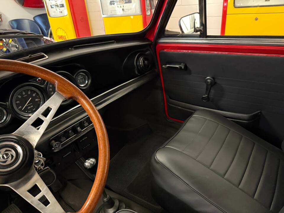Image 10/18 de Innocenti Mini Cooper 1300 (1974)