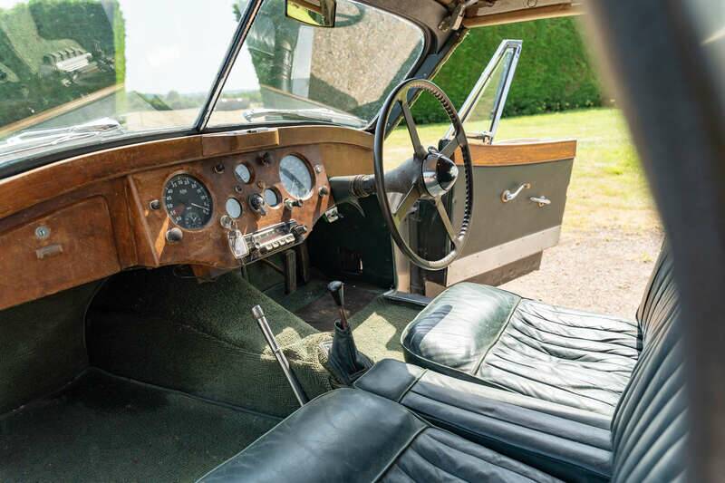 Image 2/50 of Jaguar XK 120 DHC (1954)