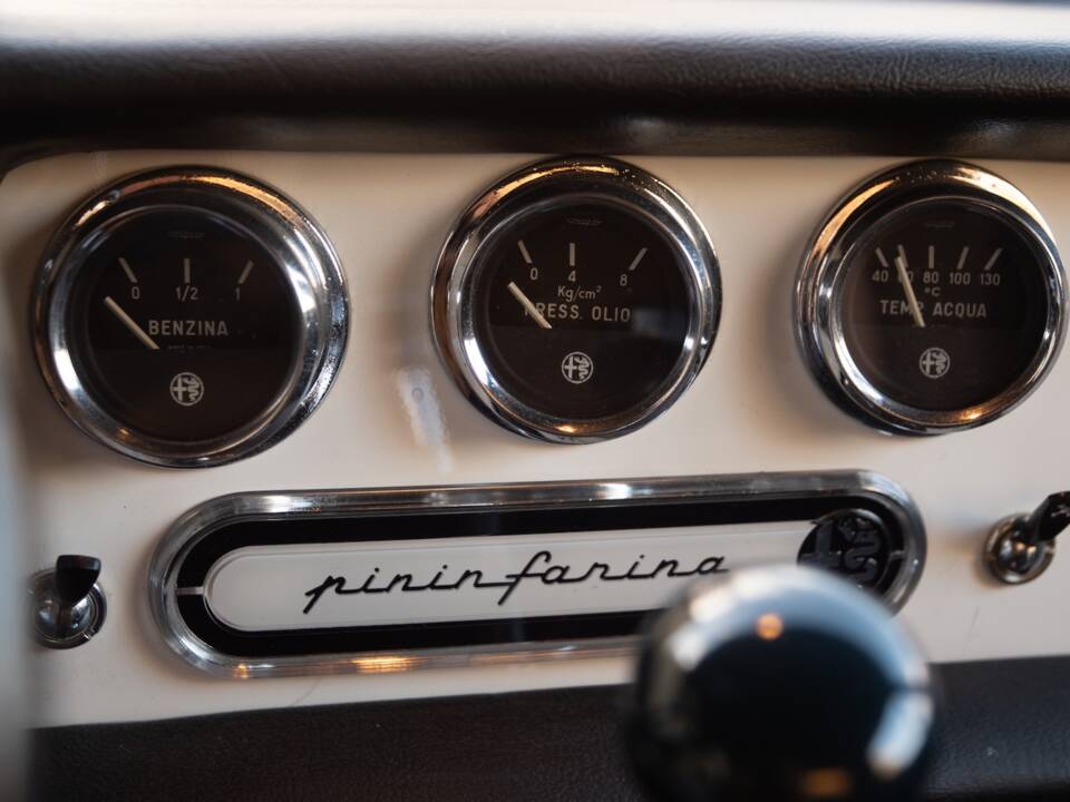 Image 19/50 de Alfa Romeo 1600 Spider Duetto (1967)