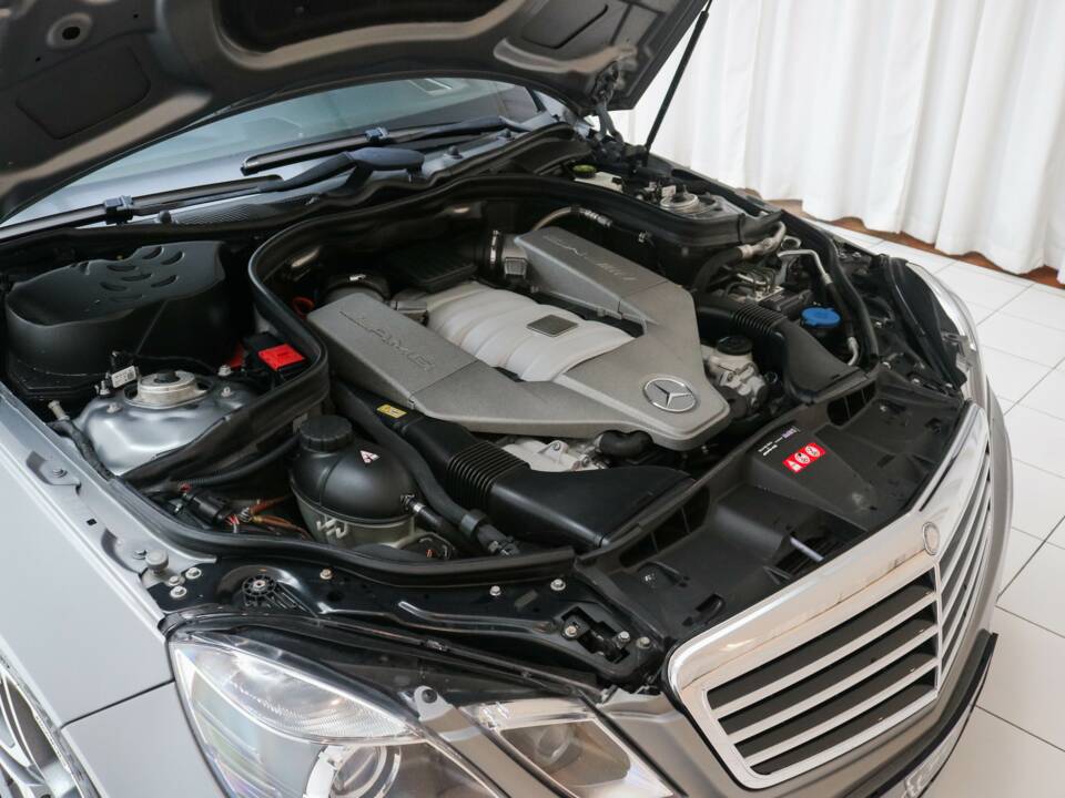 Bild 13/19 von Mercedes-Benz E 63 AMG (2009)