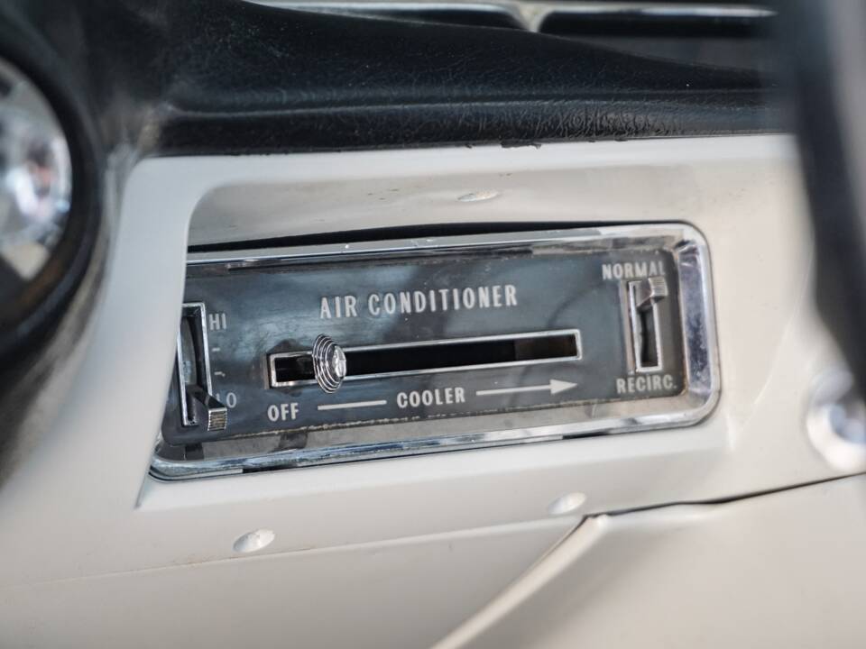 Bild 42/62 von Cadillac Coupe DeVille (1959)