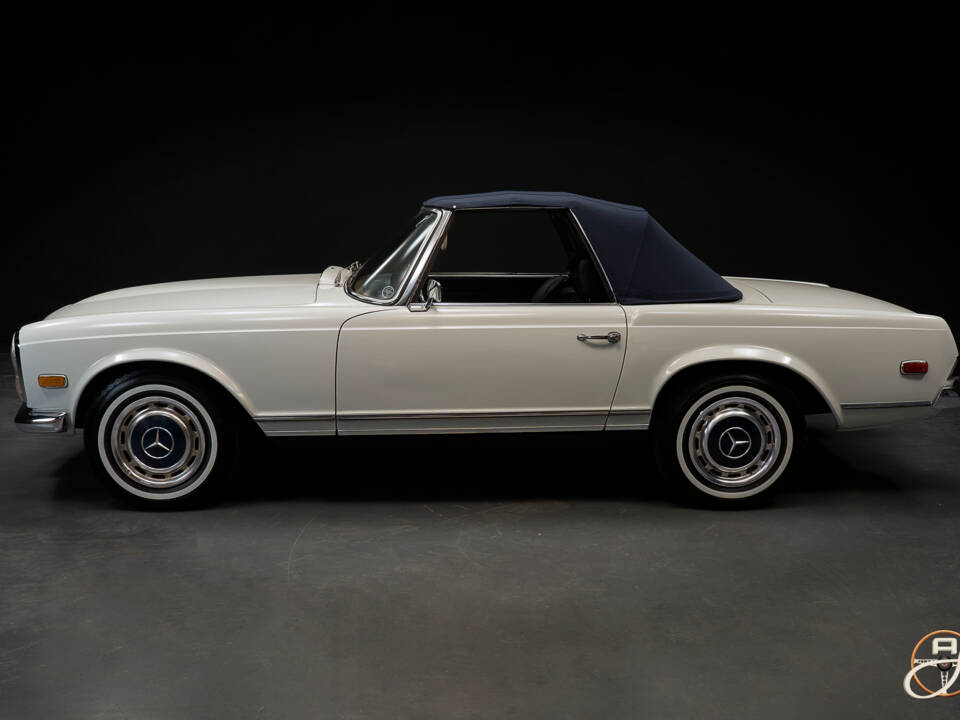 Image 18/23 of Mercedes-Benz 280 SL (1968)
