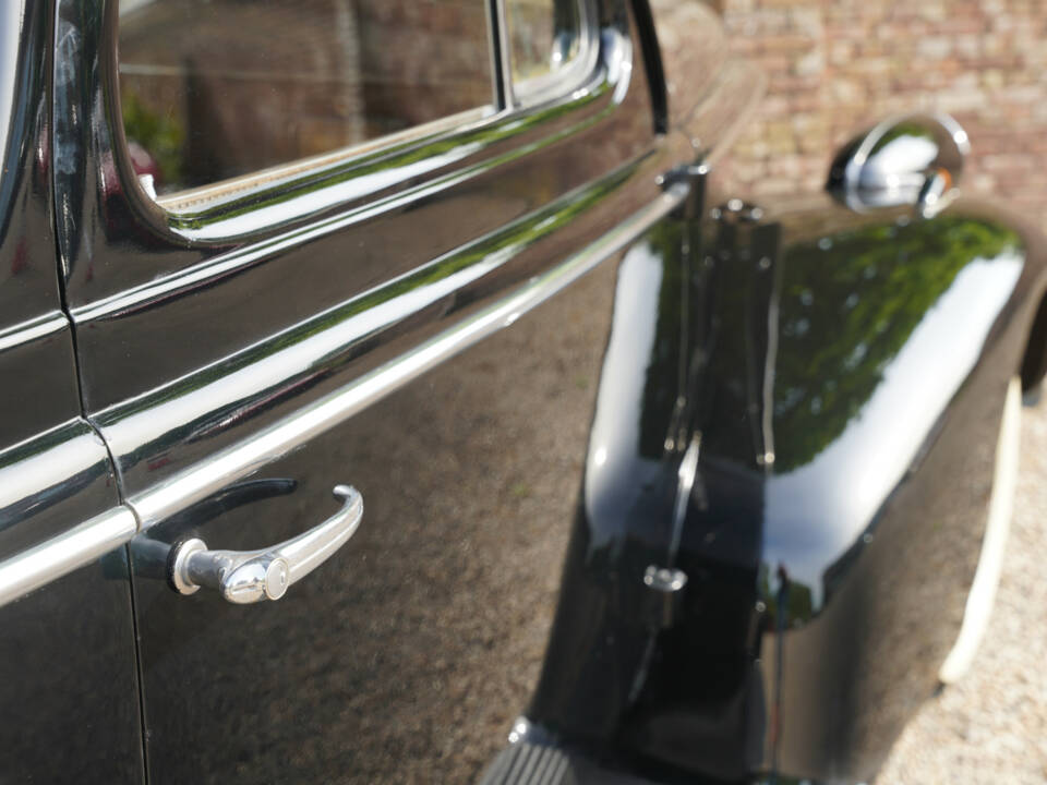 Image 32/50 of Oldsmobile F-Series Business Coupe (1938)