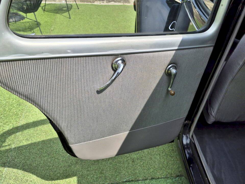 Image 22/47 of Citroën Traction Avant 11 BL (1955)