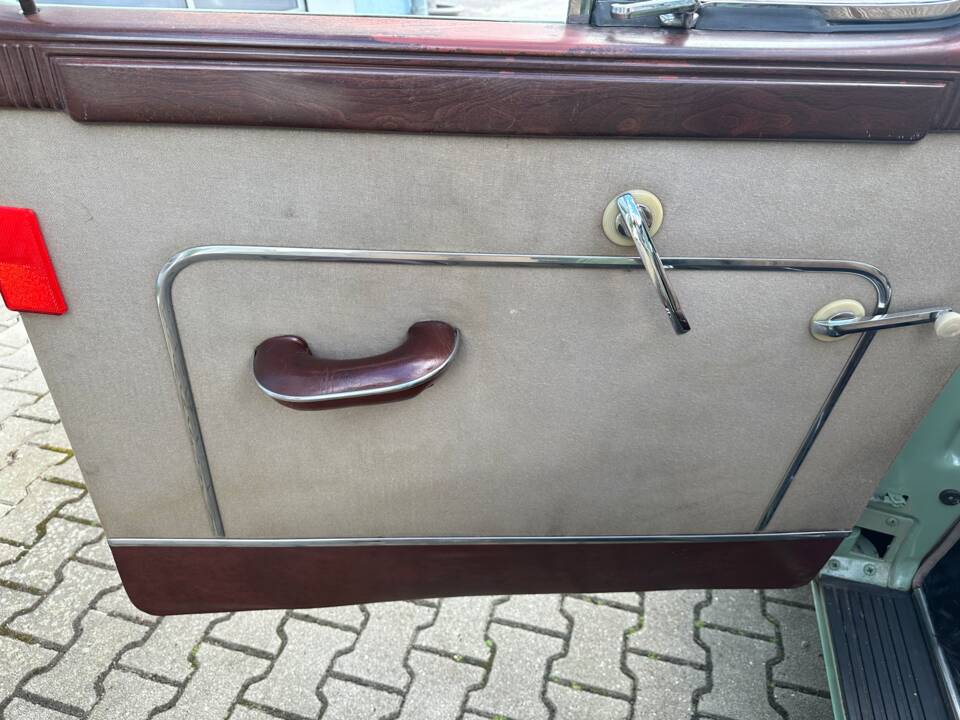 Immagine 58/70 di Packard Deluxe Eight Club Sedan (1950)