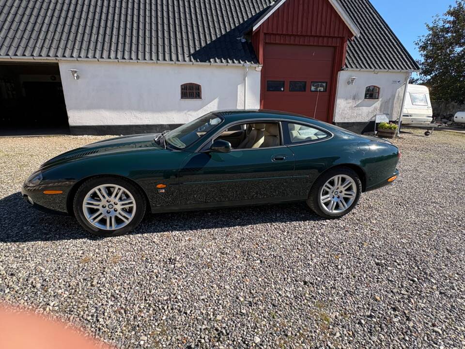 Image 6/15 of Jaguar XKR (2003)