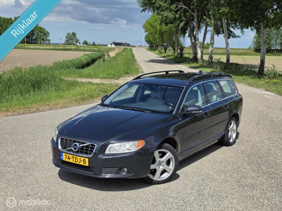 Image 2/44 of Volvo V 70 2.0 T5 (2012)