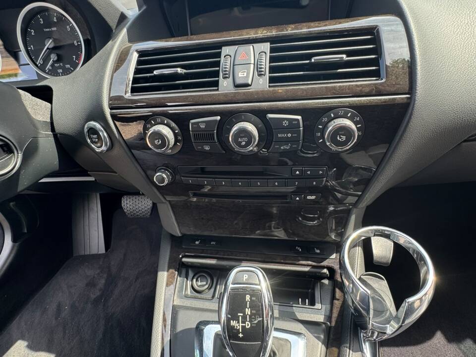 Bild 62/99 von BMW 650i (2007)