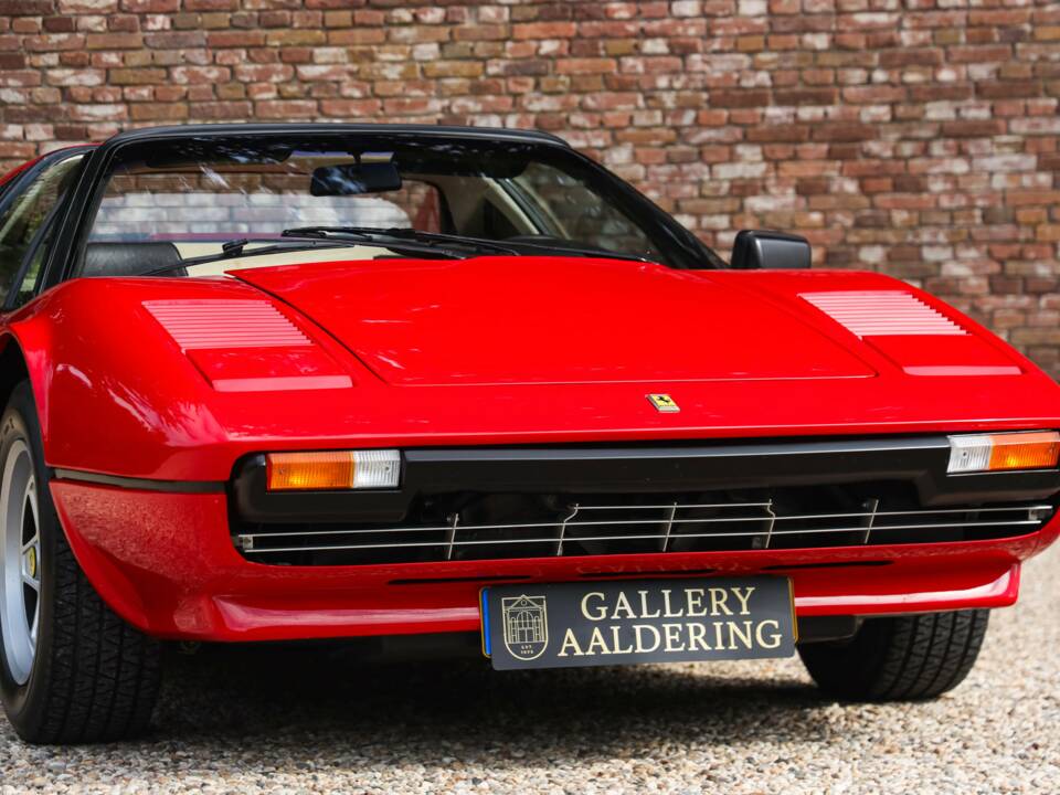Image 32/50 de Ferrari 308 GTSi (1981)