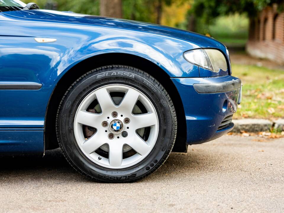 Image 20/38 of BMW 325i (2002)
