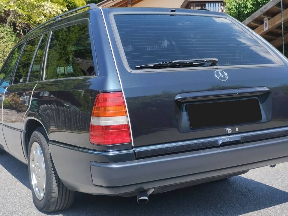 Image 3/14 of Mercedes-Benz E 280 T (1995)