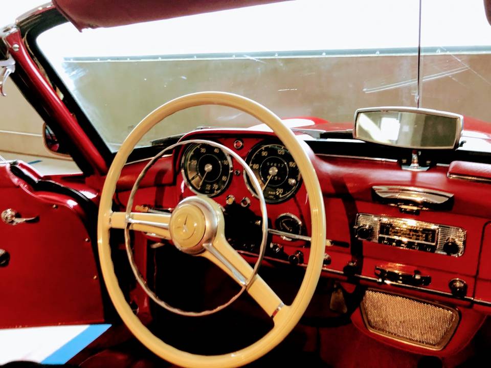 Das Radio ist vom Typ Europa von Becker.