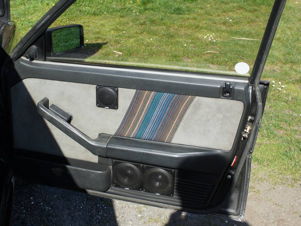 Bild 30/105 von Lancia Delta HF Integrale 16V (1990)