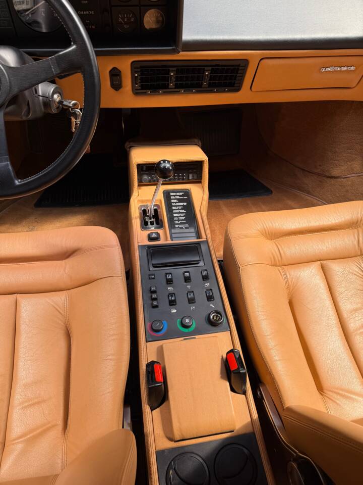 Image 16/23 of Ferrari Mondial Quattrovalvole (1985)