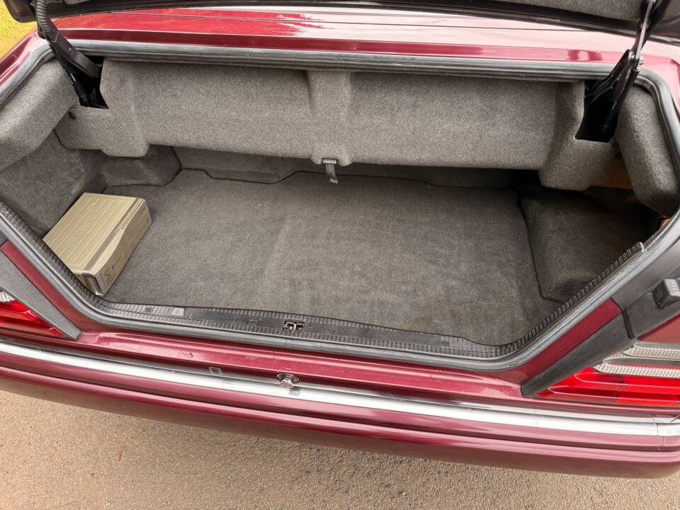 Bild 31/32 von Mercedes-Benz E 220 (1996)
