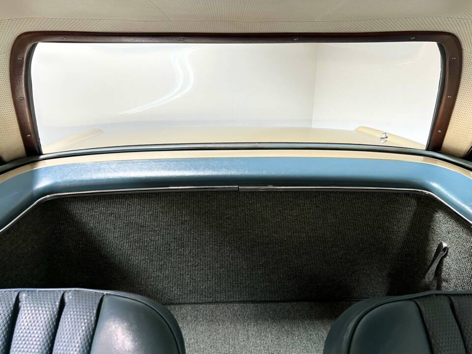 Image 21/26 de Mercedes-Benz 250 SL (1967)