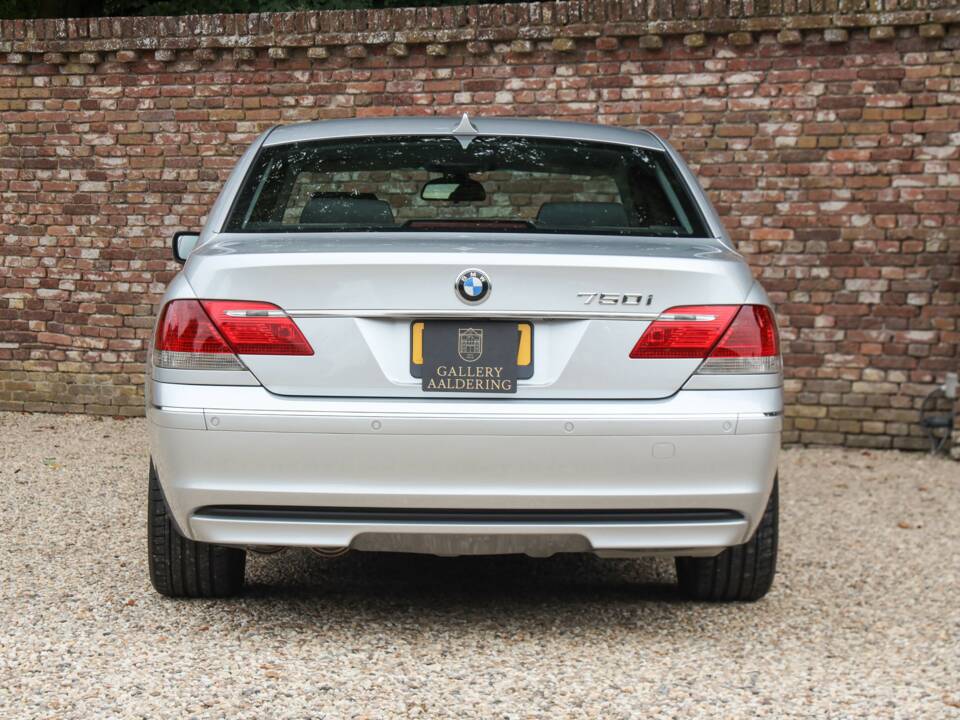 Immagine 6/50 di BMW 750i (2007)