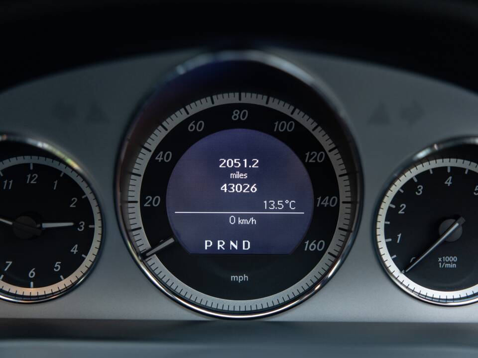 Bild 35/44 von Mercedes-Benz E 500 (2010)