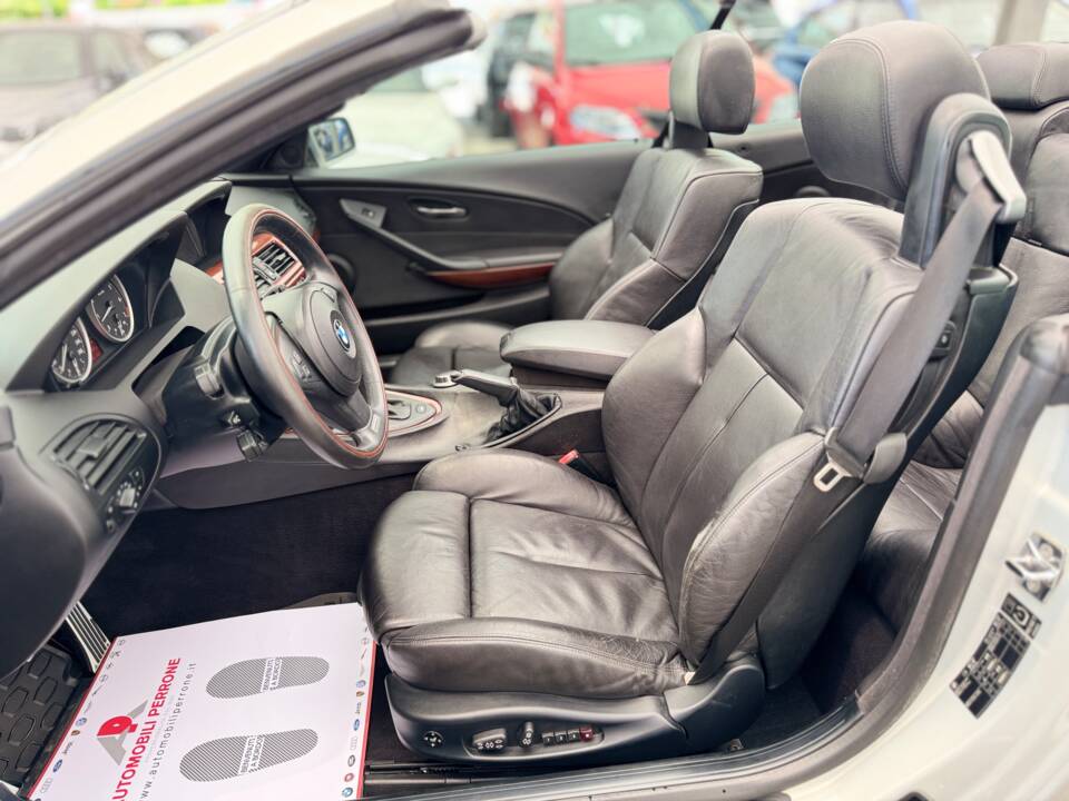 Imagen 7/26 de BMW 650i (2006)