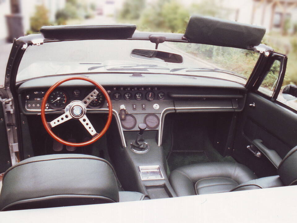 Image 2/5 of Maserati Ghibli Spyder (1969)