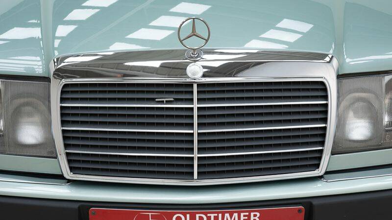 Bild 12/15 von Mercedes-Benz 300 CE (1992)
