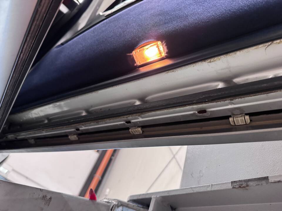 Bild 30/49 von Mercedes-Benz E 320 T (1993)