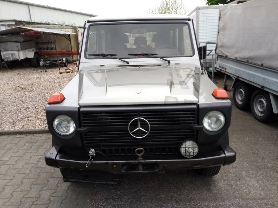 Image 2/63 of Mercedes-Benz 230 GE (LWB) (1982)