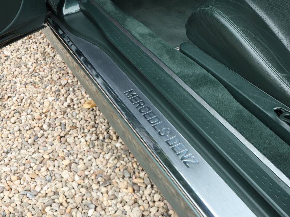 Image 43/50 of Mercedes-Benz 300 SL-24 (1992)