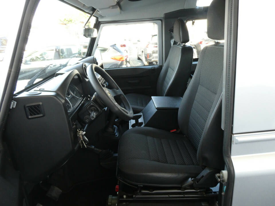 Immagine 9/20 di Land Rover Defender 90 TD4 (2008)