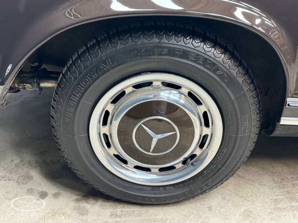 Image 25/38 of Mercedes-Benz 280 SL (1968)