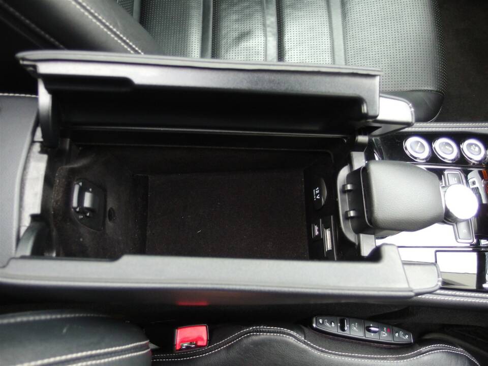 Image 50/97 of Mercedes-Benz CLS 63 AMG S 4MATIC (2013)