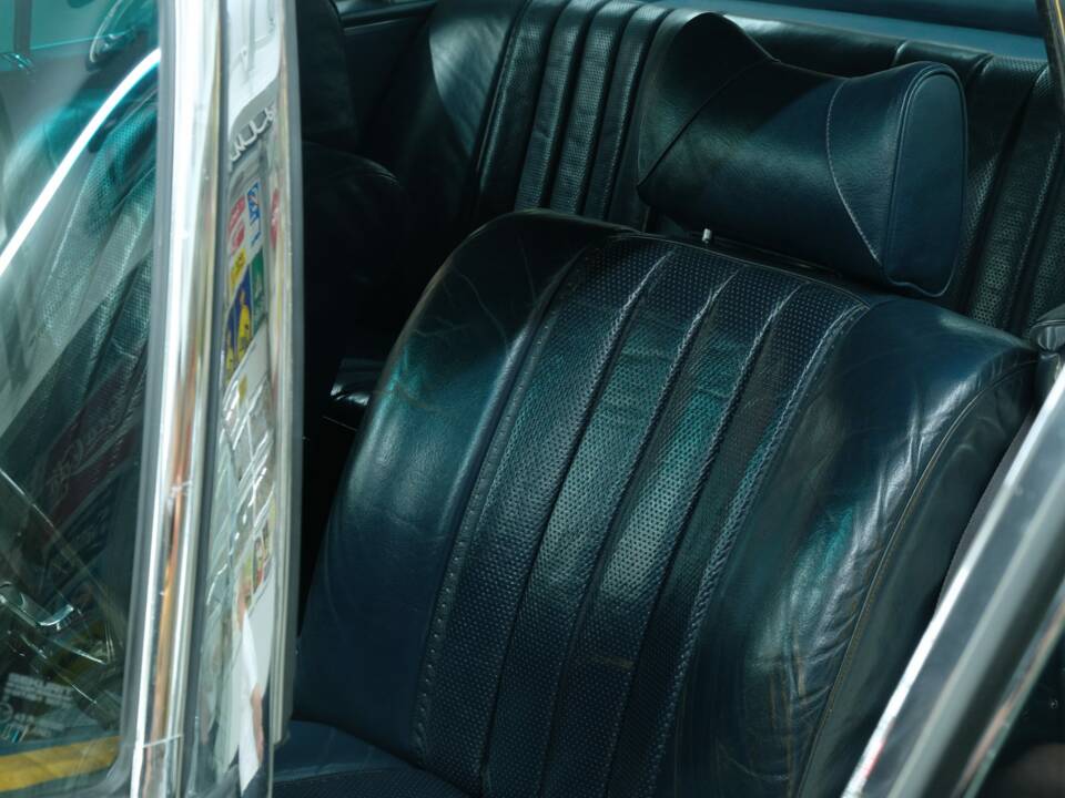 Image 28/50 of Mercedes-Benz 280 SE 3,5 (1970)