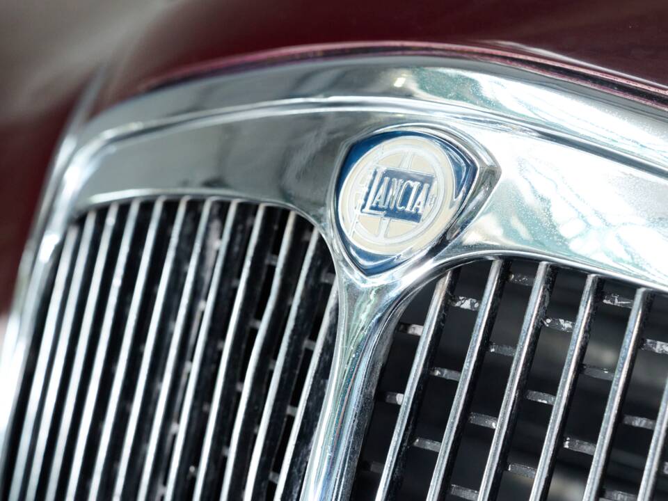Image 11/50 of Lancia Aurelia B12 (1955)