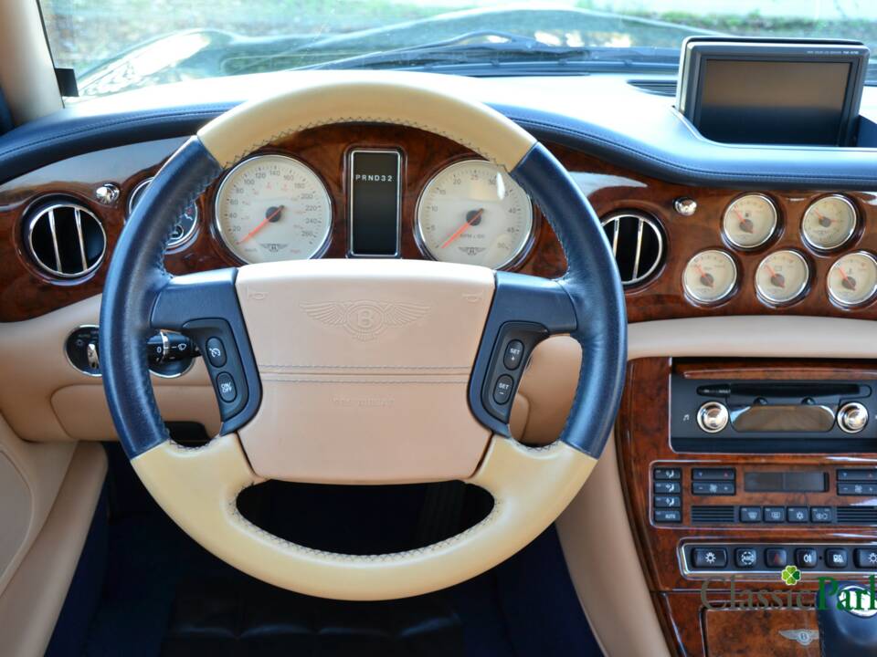 Bild 47/50 von Bentley Arnage Red Label (2002)