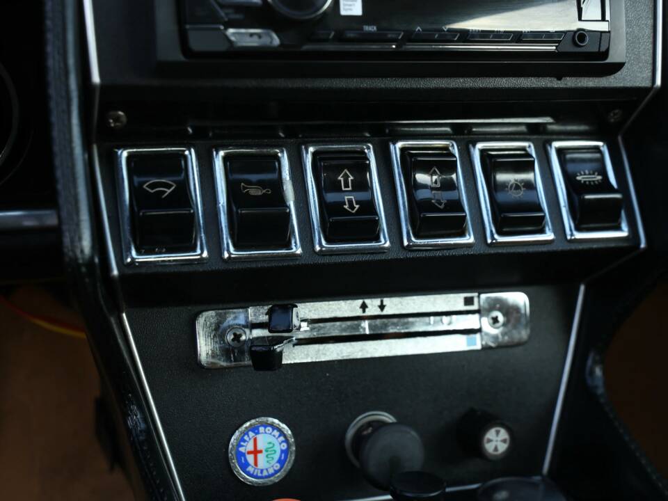 Image 14/50 of Alfa Romeo Montreal (1973)