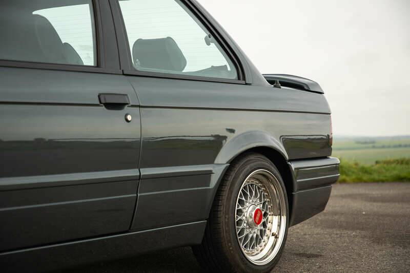 Image 48/50 of BMW 325i (1990)