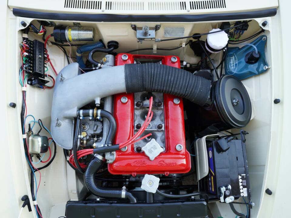 Image 24/50 de Alfa Romeo 1600 Spider Duetto (1967)