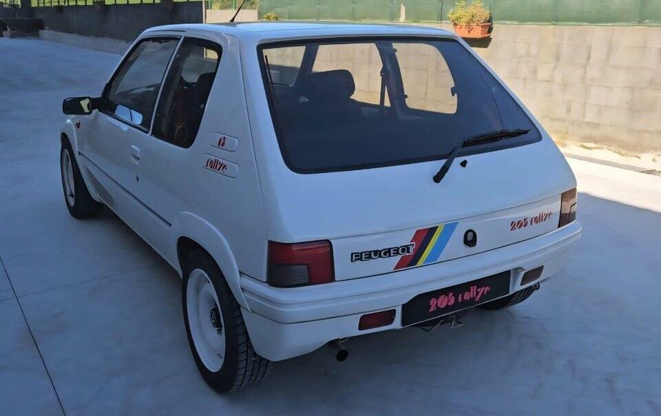 Bild 5/8 von Peugeot 205 rallye (1991)
