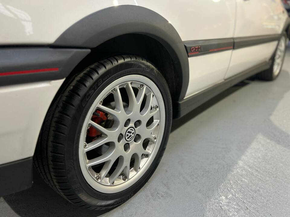 Image 40/50 de Volkswagen Golf III 2.0 16V GTI (1997)