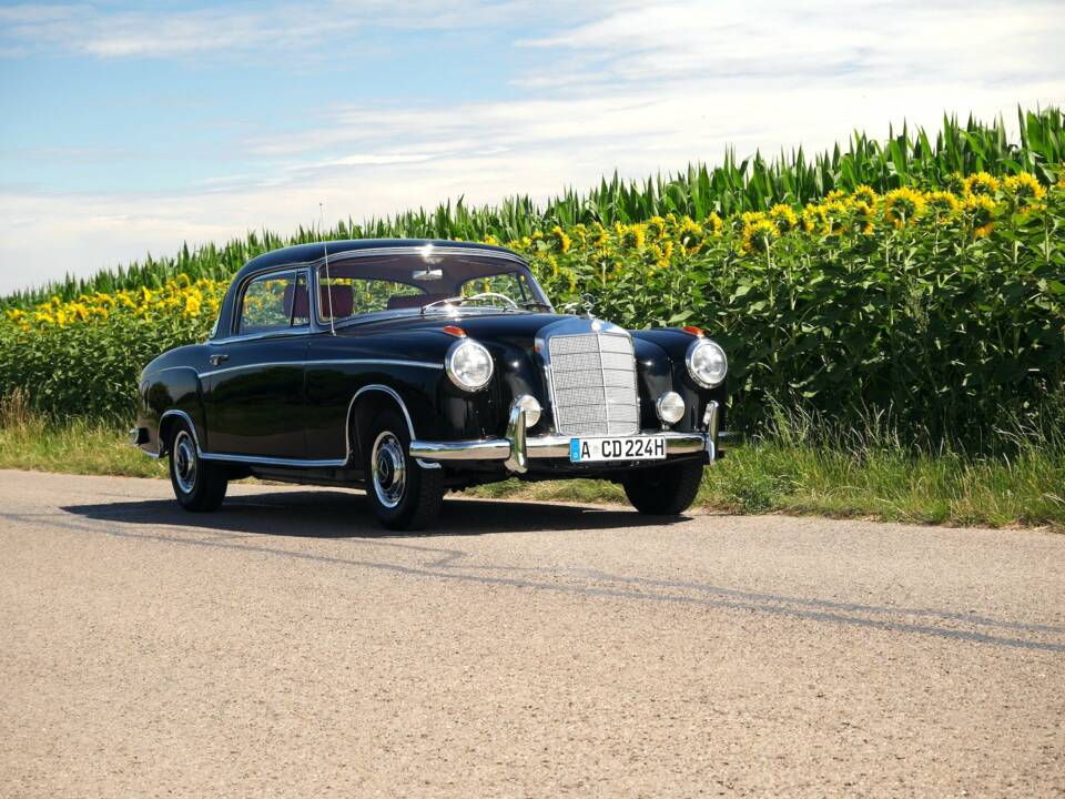 Image 6/43 of Mercedes-Benz 220 S (1957)