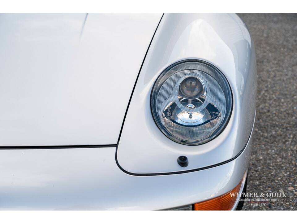 Image 18/26 of Porsche 911 Carrera (1997)