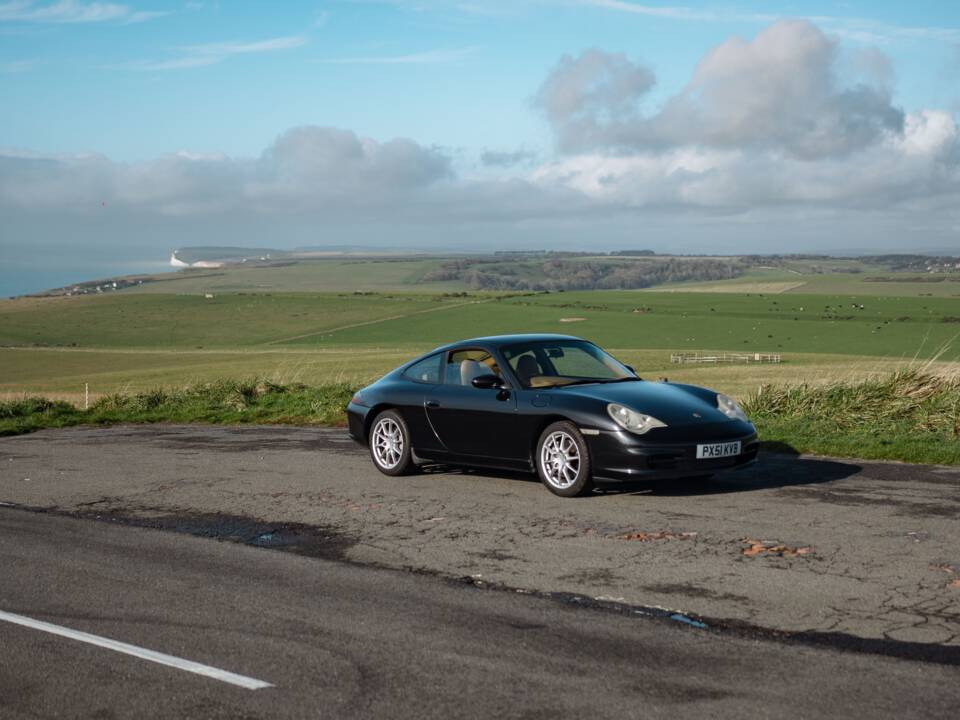 Image 38/50 of Porsche 911 Carrera 4 (2001)