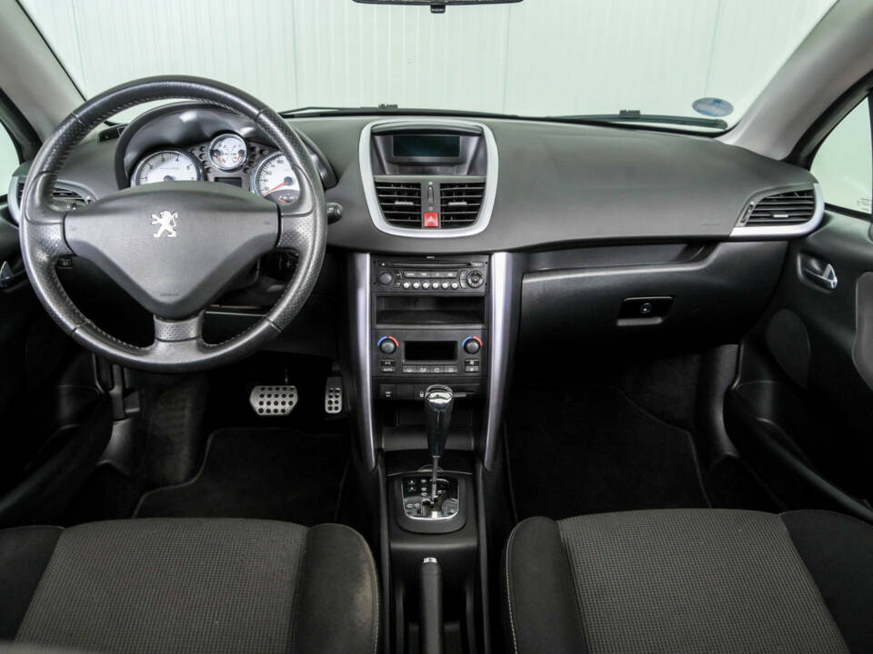 Imagen 7/50 de Peugeot 207 CC 1.6 VTi (2008)