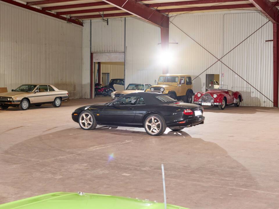 Bild 16/55 von Jaguar XKR (2000)