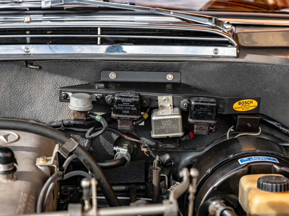 Image 62/86 of Mercedes-Benz 300 SE (1965)