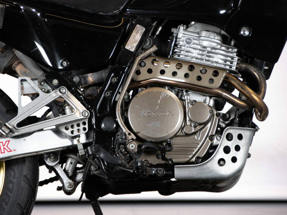 Image 23/38 de Honda NX 650 Dominator (1988)
