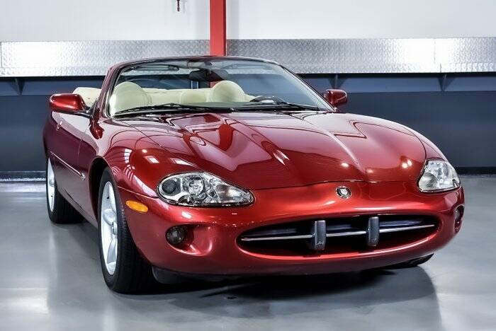 Image 5/7 of Jaguar XK8 4.0 (1997)