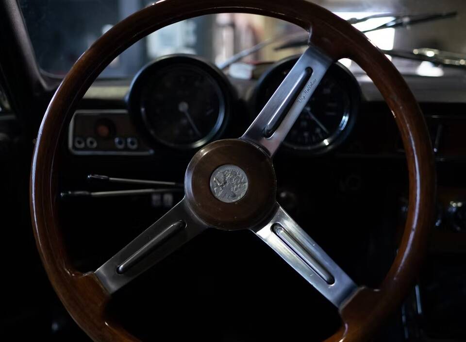 Image 20/27 of Alfa Romeo 1750 GT Veloce (1970)